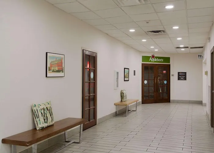 Hotel Wyndham Garden Capitol Near Fsu