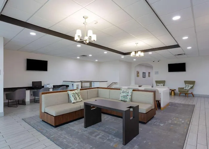 Hotel Wyndham Garden Capitol Near Fsu 3*
