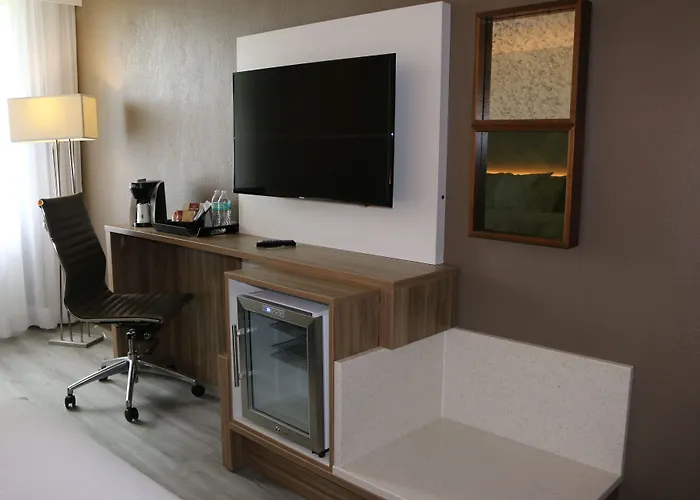 Hotel Wyndham Garden Capitol Near Fsu 3*