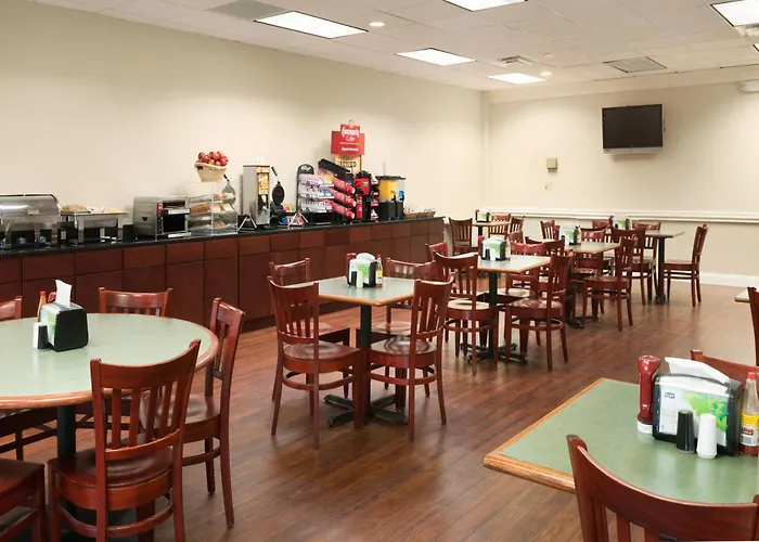 Hotel Wyndham Garden Capitol Near Fsu 3*